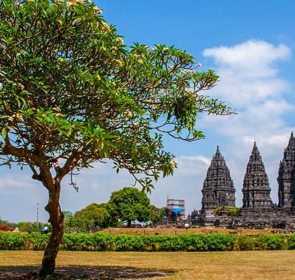 Percaya nggak, candi ini termasuk salah satu candi terindah di Asia Tenggara? Ca...