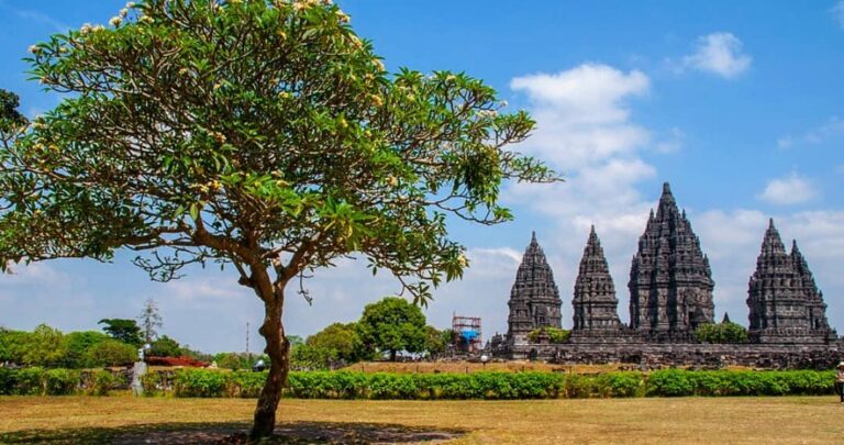 Percaya nggak, candi ini termasuk salah satu candi terindah di Asia Tenggara? Ca...