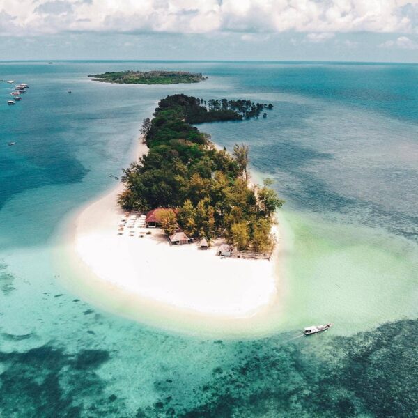 Pesona alam Pulau Bintan sangat sayang untuk Sobat Pesona lewatkan begitu saja. ...