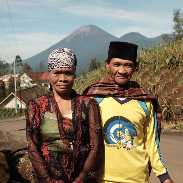 Potret masyarakat suku Tengger di desa Argosari, Kabupaten Lumajang, yang sunggu...