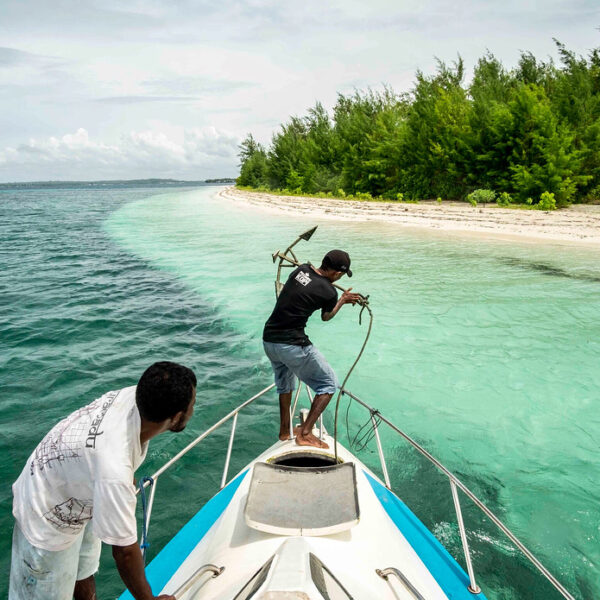 Pulau Adranan, Pulau Tak Berpenghuni Untuk Makan Siang.
.
Mumpung jam makan sian...