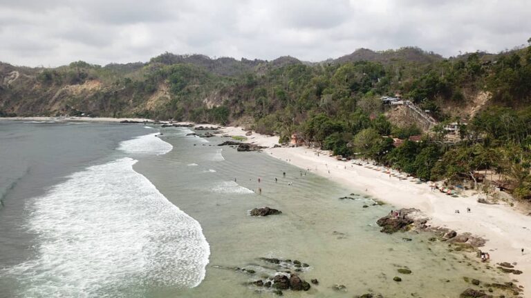 Punya ombak galak, kita tetap bisa berenang lho di Pantai Wediombo, Yogyakarta. ...