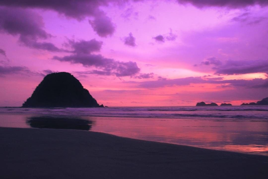 Repost dari  : Before Sunset dan Before Midnight. Dua gambaran film yang saya ra...