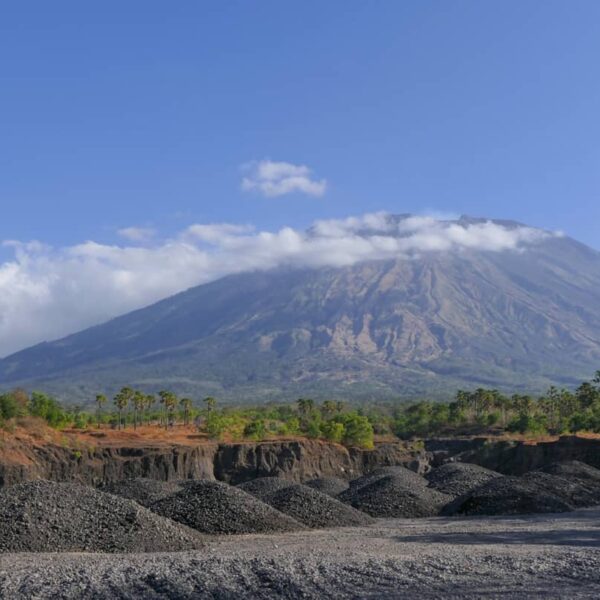 Rindu menyatu dengan alam? Gunung Agung bisa jadi salah satu pilihan terbaik kal...