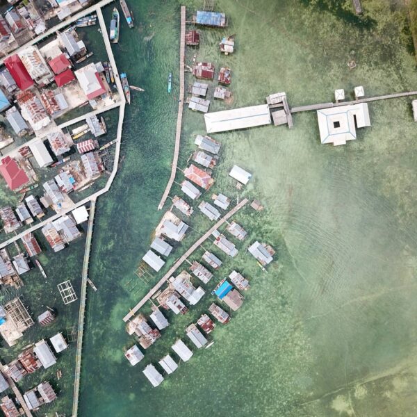 Saat berkunjung ke Wakatobi, tim  juga mengunjungi kampung suku Bajo di Desa Wan...