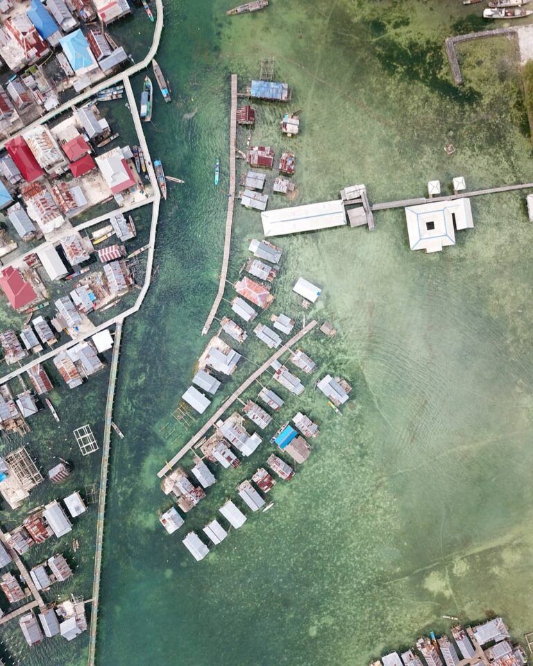 Saat berkunjung ke Wakatobi, tim  juga mengunjungi kampung suku Bajo di Desa Wan...