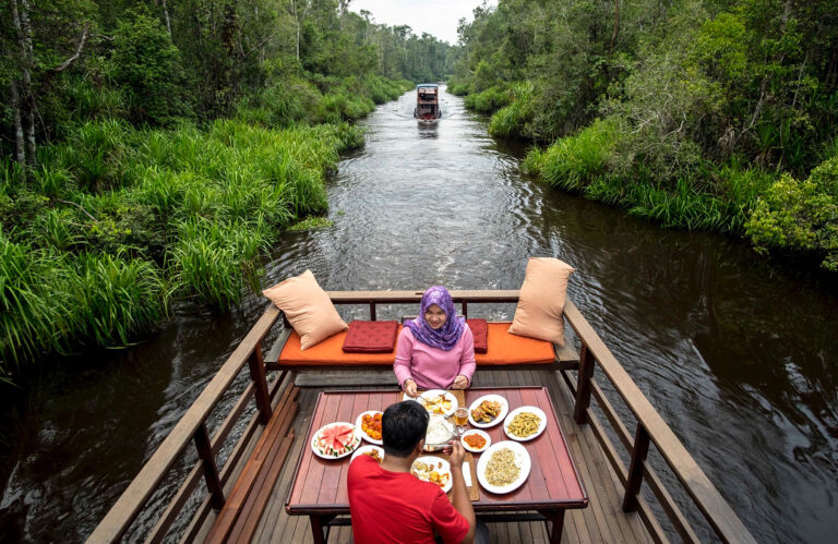 Safari River Keindahan Sekonyer
.
Taman Nasional Tanjung Puting memang istimewa ...