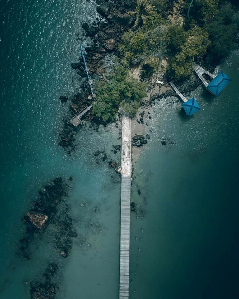 Salah satu kepingan surga wisata di Kepulauan Natuna, Pulau Akar yang berada diu...