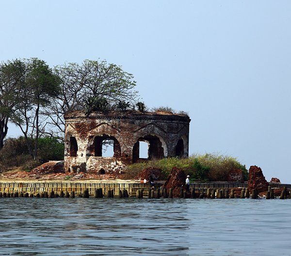 Satu dari seribu pulau yang Indah di kawasan Taman Nasional Kepulauan Seribu. Sa...