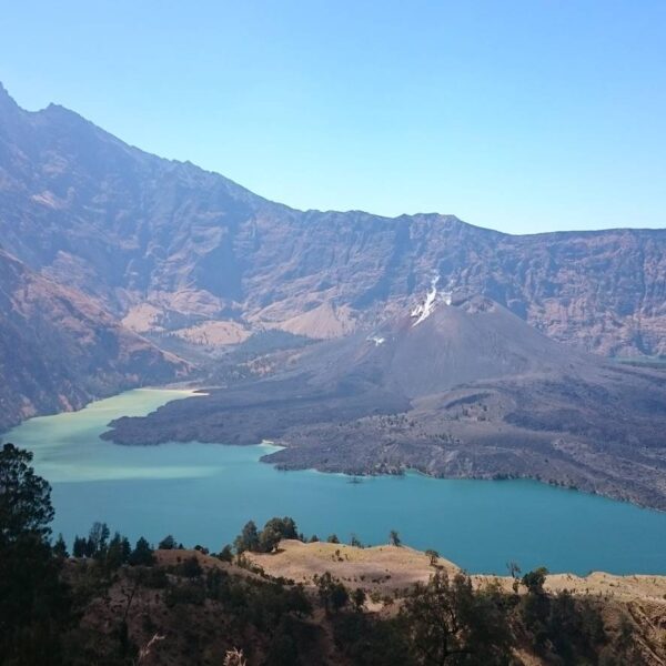 Sebagai salah satu kekayaan alam di Indonesia, Gunung Rinjani merupakan destinas...