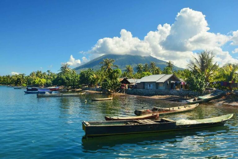 Sebuah pantai tempat kami bersinggah sebelum melanjutkan perjalanan ke Pulau Pas...