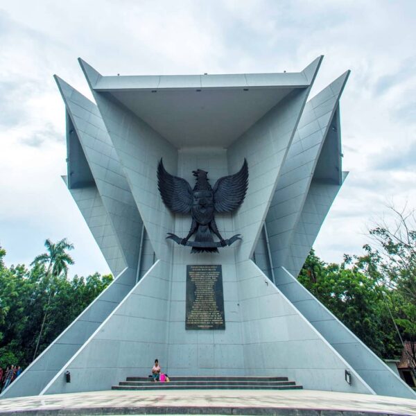 Sejarah perjuangan bangsa kita di masa lalu, bukanlah semata-mata rentetan peris...
