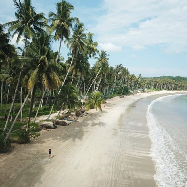 Selain lompat batu, Nias juga punya Pantai Lagundri yang sudah tersohor hingga k...