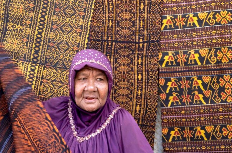 Selamat pagi, salam dari pasar tradisional di Ende, Nusa Tenggara Timur. 
Seoran...