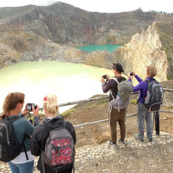 Selamat pagi, salam keindahan dari Taman Nasional Kelimutu, Ende, Nusa Tenggara ...