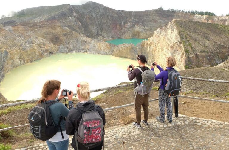 Selamat pagi, salam keindahan dari Taman Nasional Kelimutu, Ende, Nusa Tenggara ...
