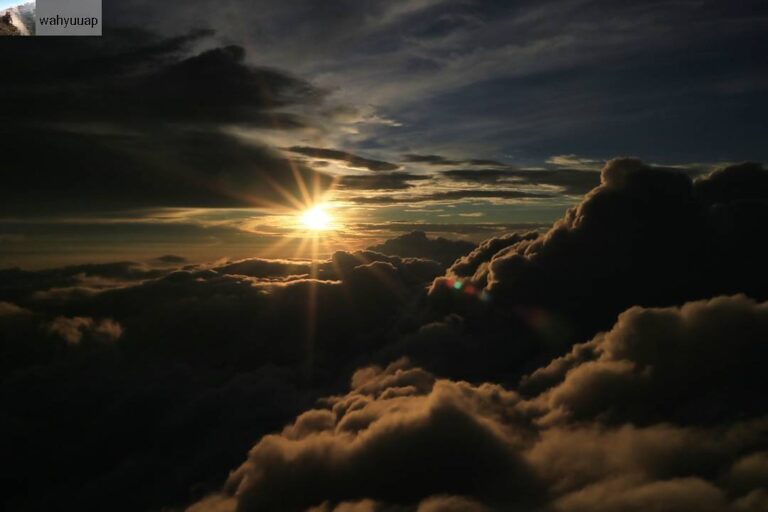 Selamat pagi sobat wisata pagi-pagi #Repost  dulu yuk. Kali ini dari 
__________...