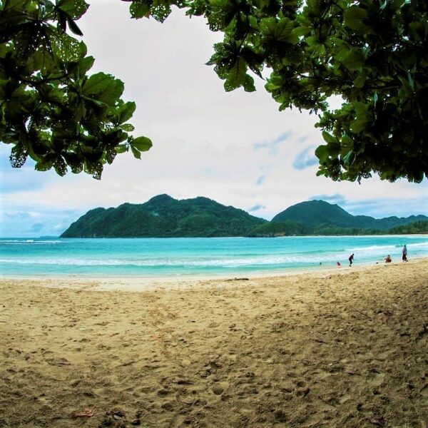 Sempat porak-poranda oleh tsunami, pantai-pantai di Aceh kini kembali menawarkan...