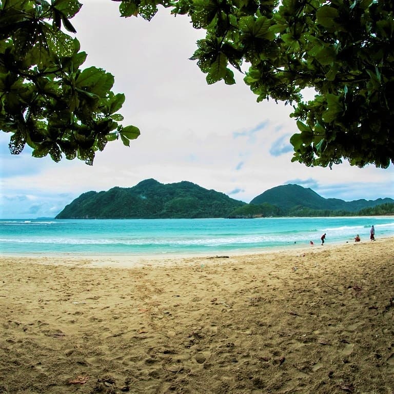 Sempat porak-poranda oleh tsunami, pantai-pantai di Aceh kini kembali menawarkan...