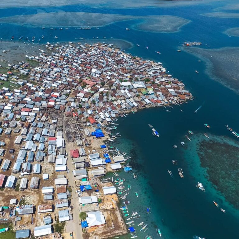 Sepadat-padatnya Pulau Jawa, masih lebih padat lagi Pulau Bungin di Nusa Tenggar...