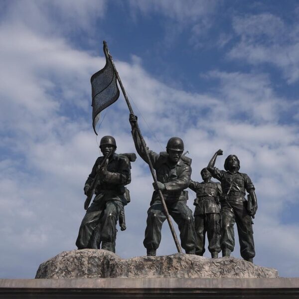 Setiap bangsa memiliki sejarahnya masing-masing dan sebagian kecil sejarah perju...