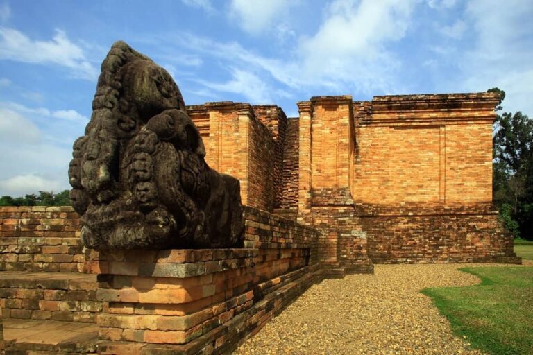 Situs Purbakala Kompleks Percandian Muara Jambi bisa jadi pilihan destinasi kali...
