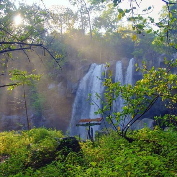 Sobat Pesona, bila kalian menemukan air terjun ini tentunya akan takjub dengan k...