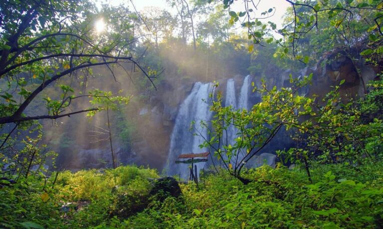 Sobat Pesona, bila kalian menemukan air terjun ini tentunya akan takjub dengan k...