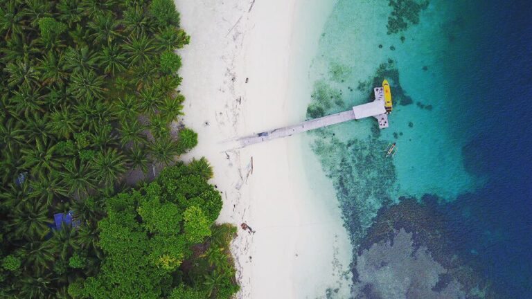 Sobat Wisata kira-kira tertarik gak ya jika diajak liburan kesini?

#PesonaIndon...