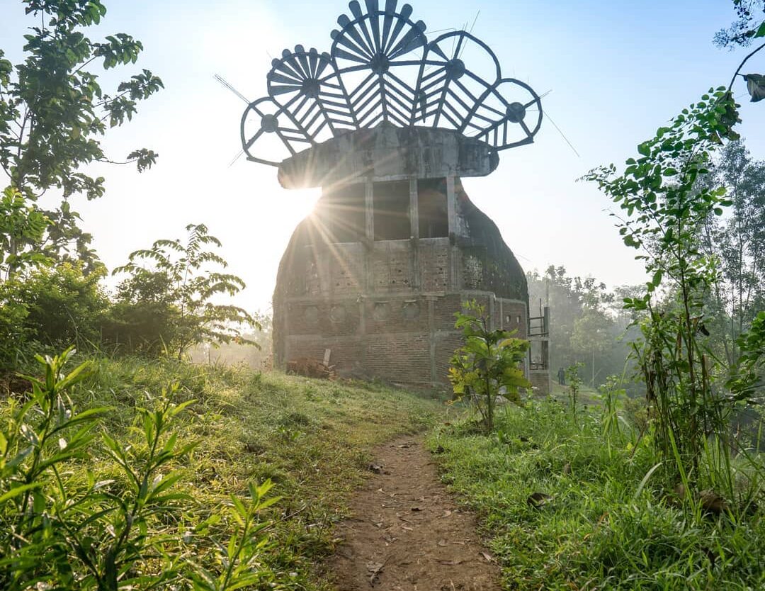 Suasana pagi di sekitar Gereja Ayam Dusun Gombong, Desa Kembanglimus, Magelang, ...