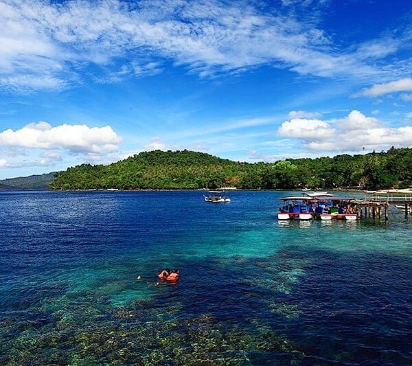 Sudah pernah nyobain lezatnya sate gurita sambil memandang lautan biru yang meny...