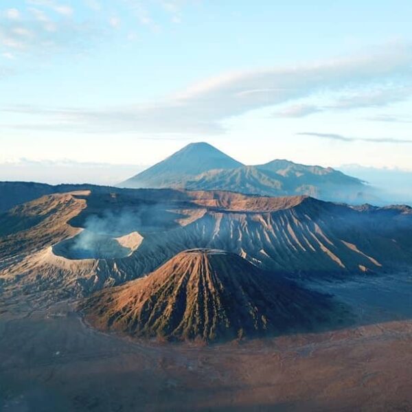 Sudah sering dengar keindahan dari Gunung Bromo kan! Tapi kalian tau gak ada apa...