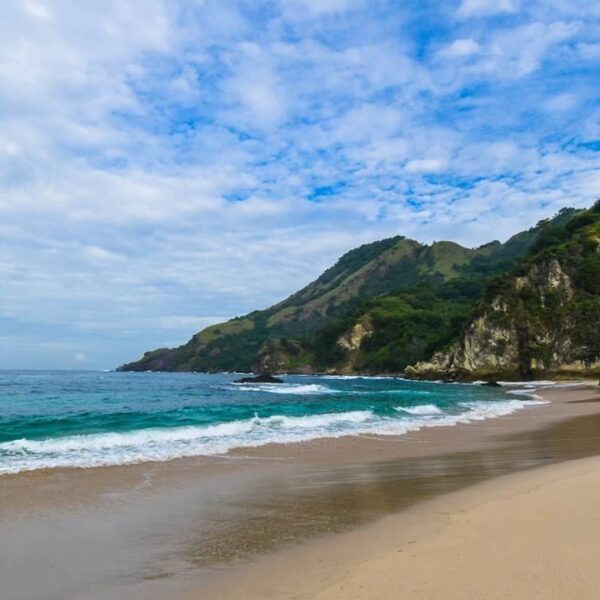 Surga kecil di Timur Indonesia, Pantai Koka yang unik dan mempesona. Keindahanny...