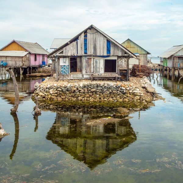 Tahukah, Suku Bajo dijuluki 'manusia laut' karena kemampuan menyelamnya yang san...