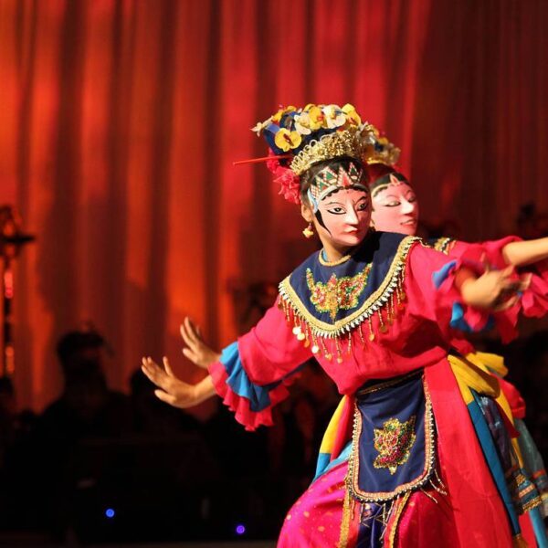 Tak hanya Ondel-ondel, Jakarta juga memiliki kesenian tari yang indah bernama Ta...