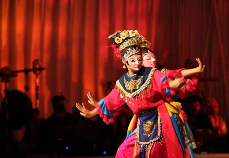 Tak hanya Ondel-ondel, Jakarta juga memiliki kesenian tari yang indah bernama Ta...