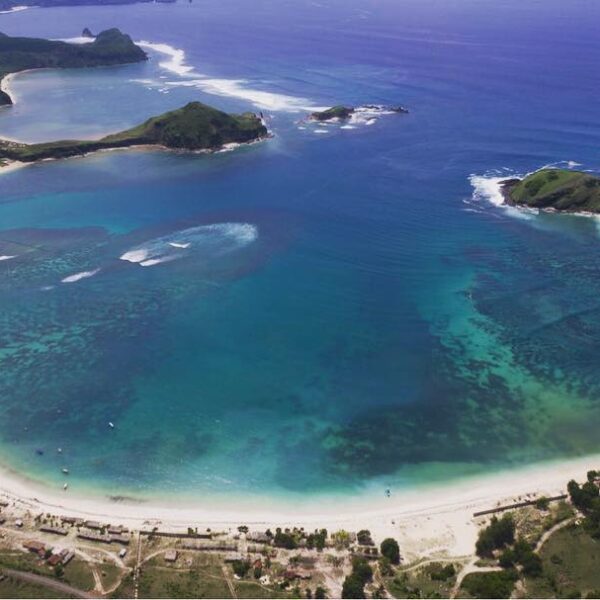 Tanjung Aan merupakan salah satu pantai yang berada di Kawasan Ekonomi Khusus ya...