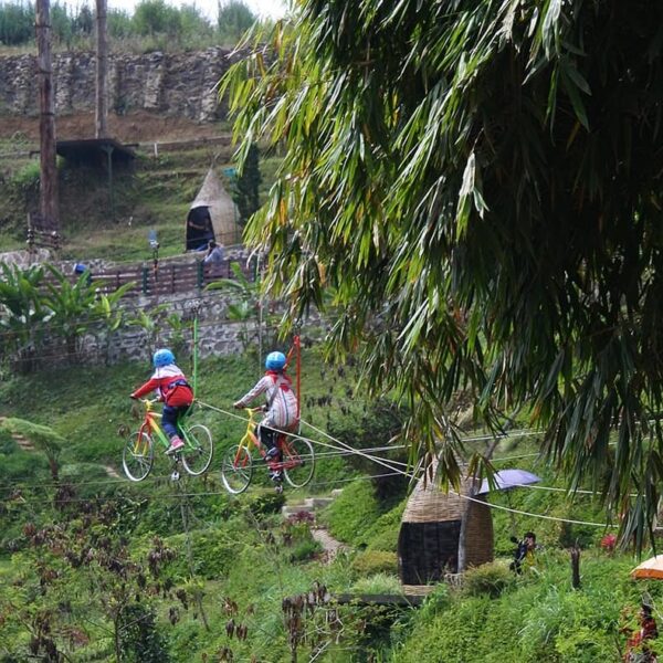 Tempat wisata unik semakin banyak bermunculan di Lembang Kabupaten Bandung Barat...