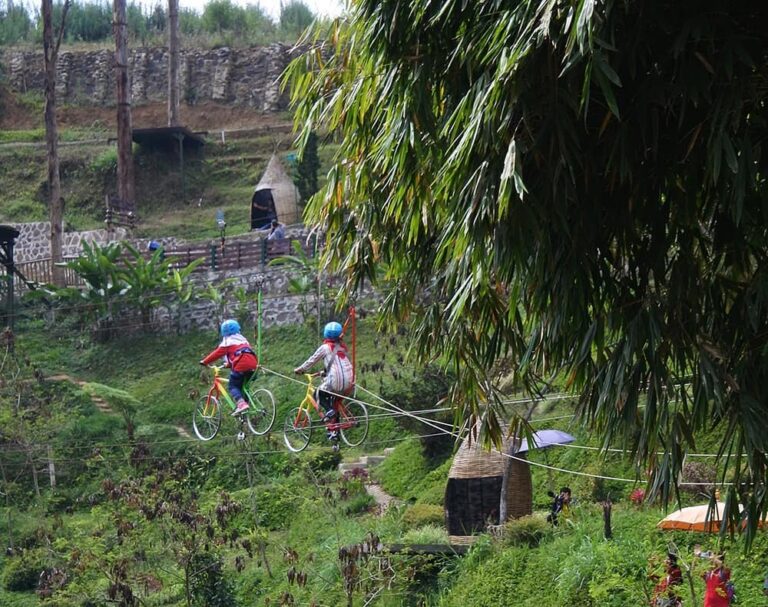 Tempat wisata unik semakin banyak bermunculan di Lembang Kabupaten Bandung Barat...