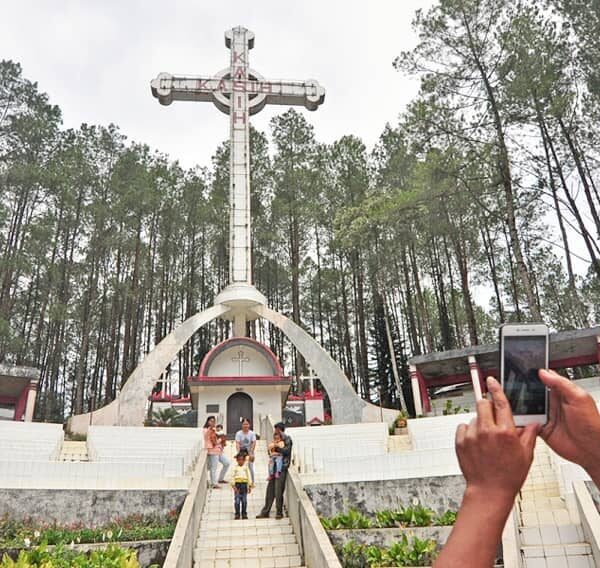 Terletak di Bukit Dolok, Siatas Barita, Kabupaten Tapanuli Utara, Provinsi Sumat...