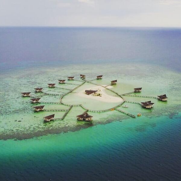 Terletak di Teluk Tomini, Provinsi Gorontalo, Pulo Cinta adalah salah satu pulau...