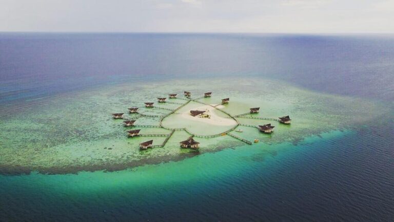 Terletak di Teluk Tomini, Provinsi Gorontalo, Pulo Cinta adalah salah satu pulau...