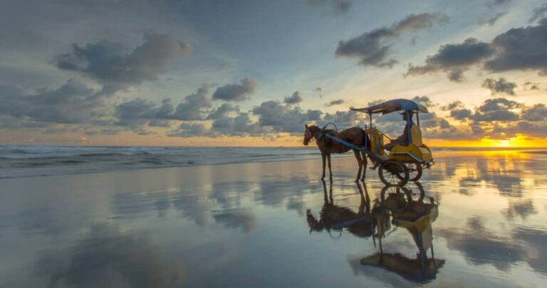 Tertarik untuk melewatkan senja yang romantis di Pantai Parangtritis?
.
Terkenal...