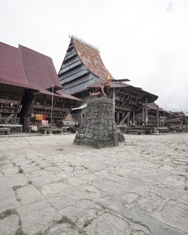Tim susur nusantara berkesempatan mengunjungi salah satu desa adat di pulau Nias...