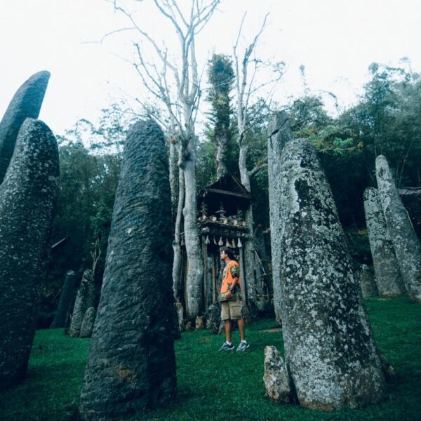 Toraja dikenal dengan panorama alam yang masih terjaga dan obyek wisata yang nil...