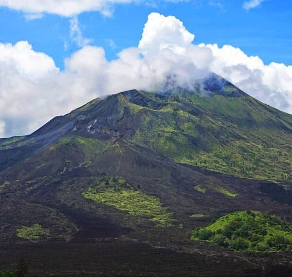 Walaupun Bali terkenal dengan keindahan pantai-pantainya, siapa sangka Bali tern...