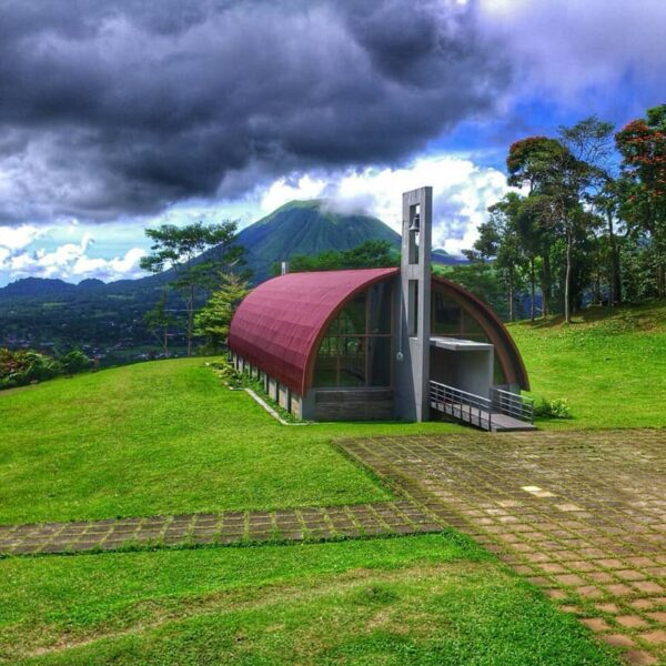 Wisata Bukit Doa Tomohon merupakan salah satu tempat wisata religi yang ada di S...