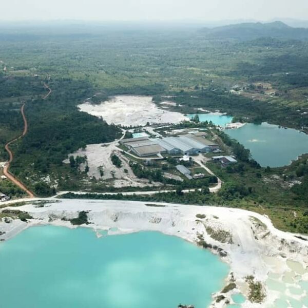 Wisata di Bangka Belitung kebanyakan adalah pantai-pantai indah dengan dengan su...