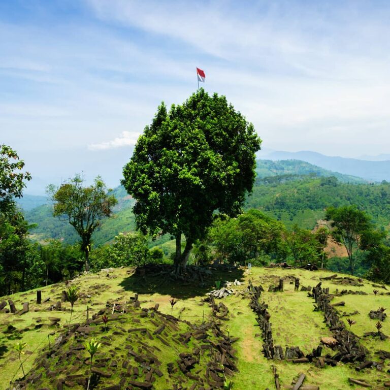 Wisata sejarah berbalut panorama alam yang sejuk nan tentram ini ada di kawasan ...