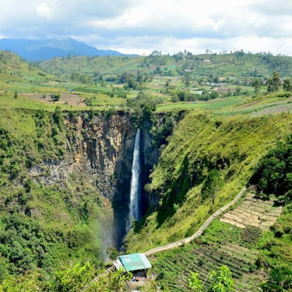 Yang pernah ke Sumatera Utara, kalian pernah berwisata kemana aja?
.

Sumut, sal...